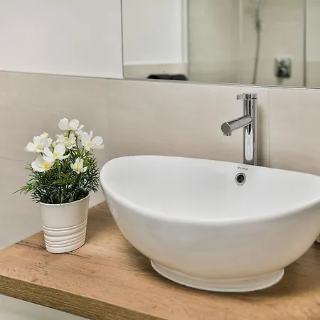 Inviting In With Garden, Cleaning Included * Inzing