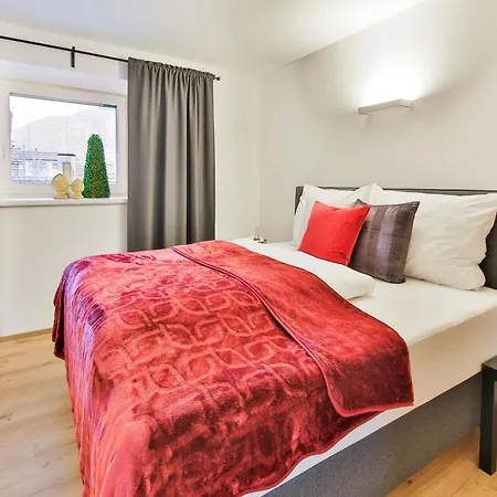 شقة Inviting In With Garden, Cleaning Included *