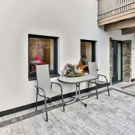 Inviting In With Garden, Cleaning Included شقة *
