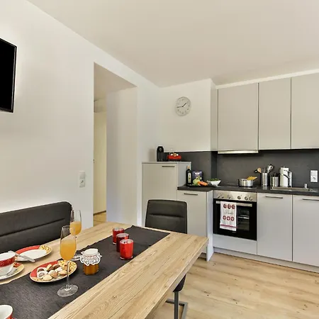 Inviting In With Garden, Cleaning Included Inzing